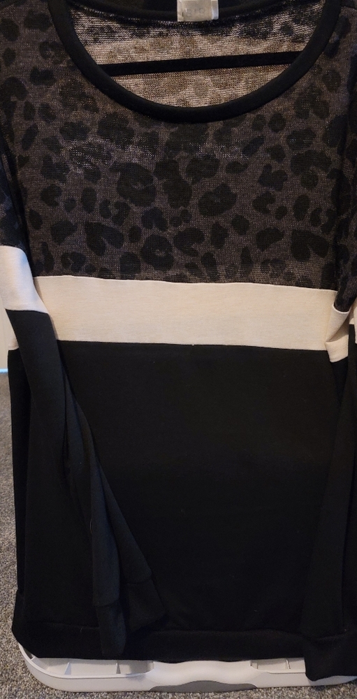 Boutique NWOT Large long sleeve shirt